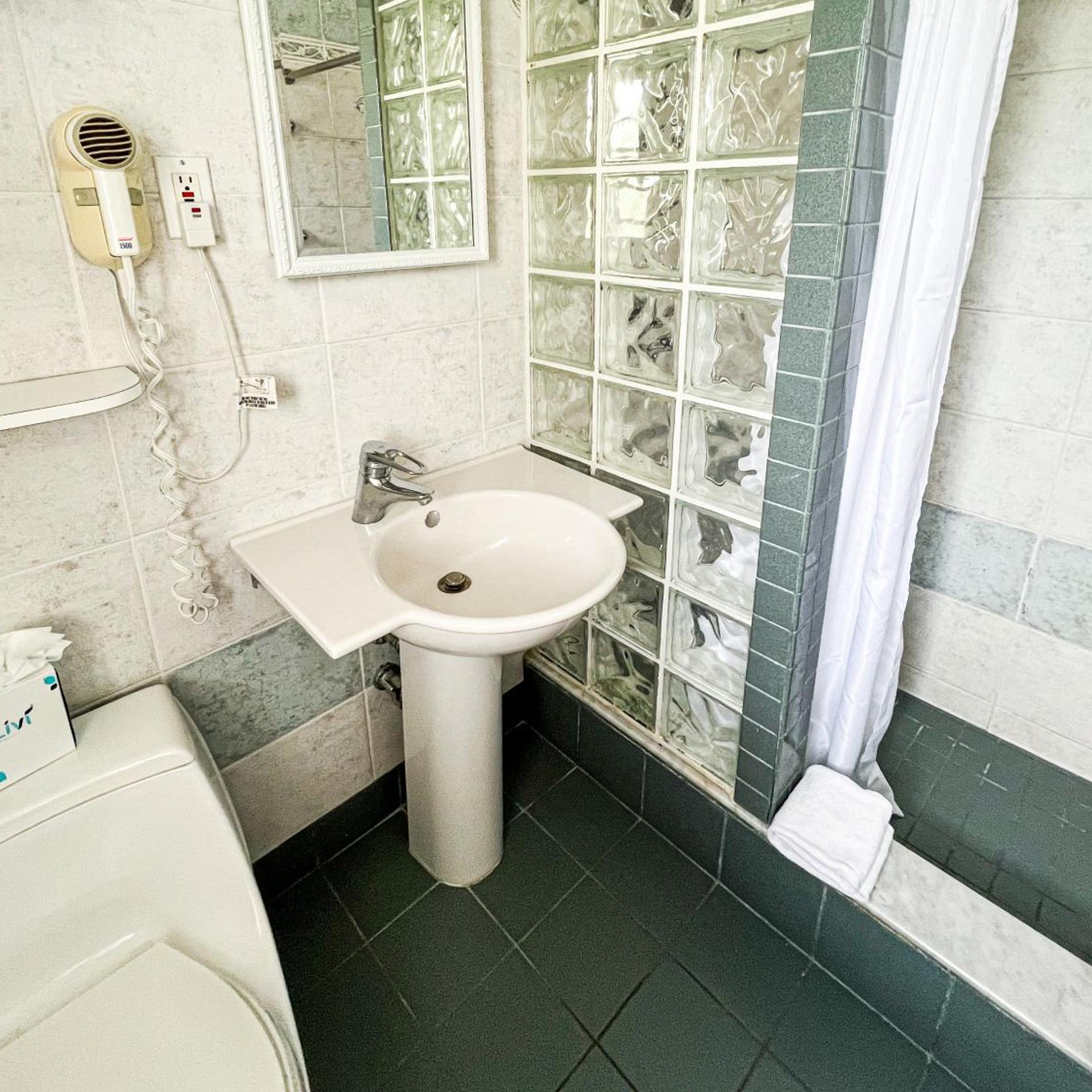 Winterset A North Beach Village Resort Hotel 50/54