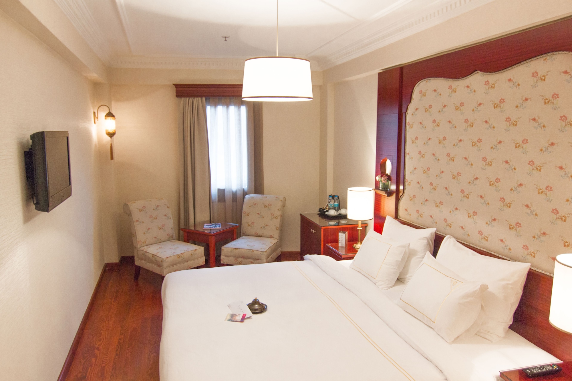 ROOM, DOUBLE BED