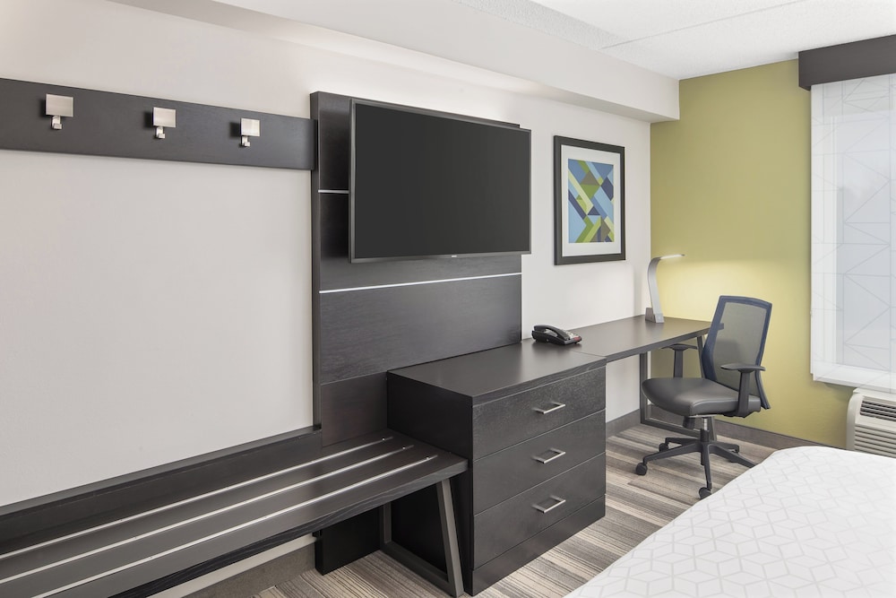 Holiday Inn Express Hotel And Suites Greenville I 85 Woodruff Rd 62/72