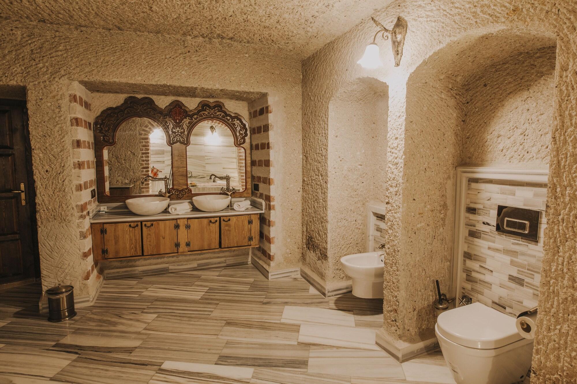 Cave, Suite, Queen Bed