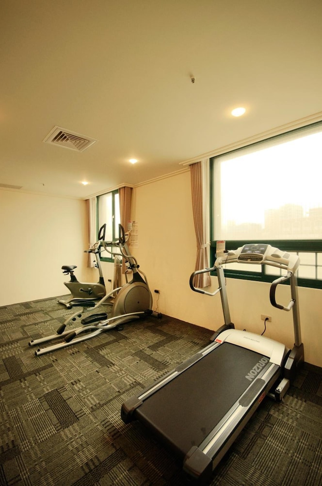 Yaling Hotel 25/40