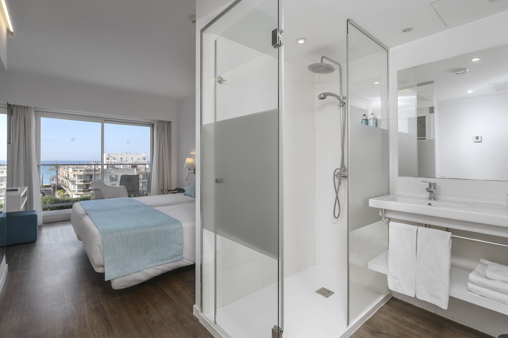 غرفة سوبيريور بسرير مزدوج بإطلالة على البحر بشرفة، Hotel Alua Leo 6/7