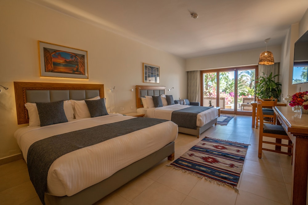 FAMILY GARDEN VIEW ROOM