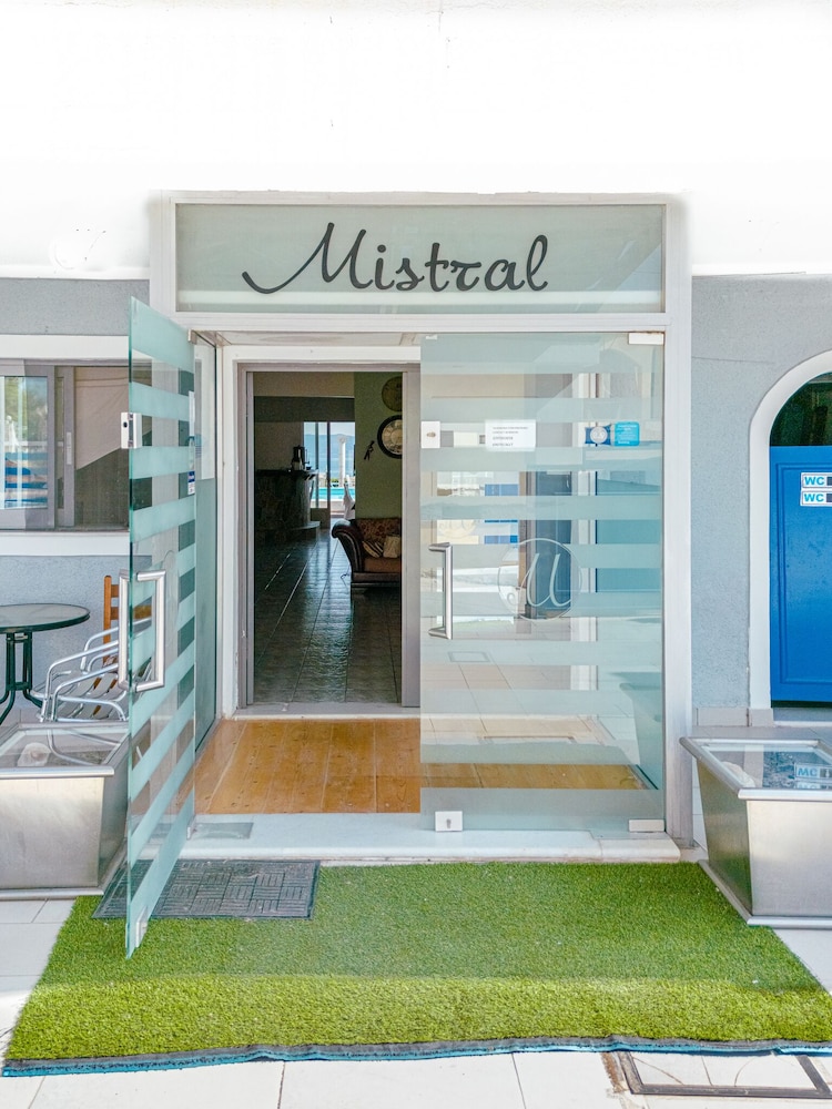 Hotel-Mistral Aegina 3/50