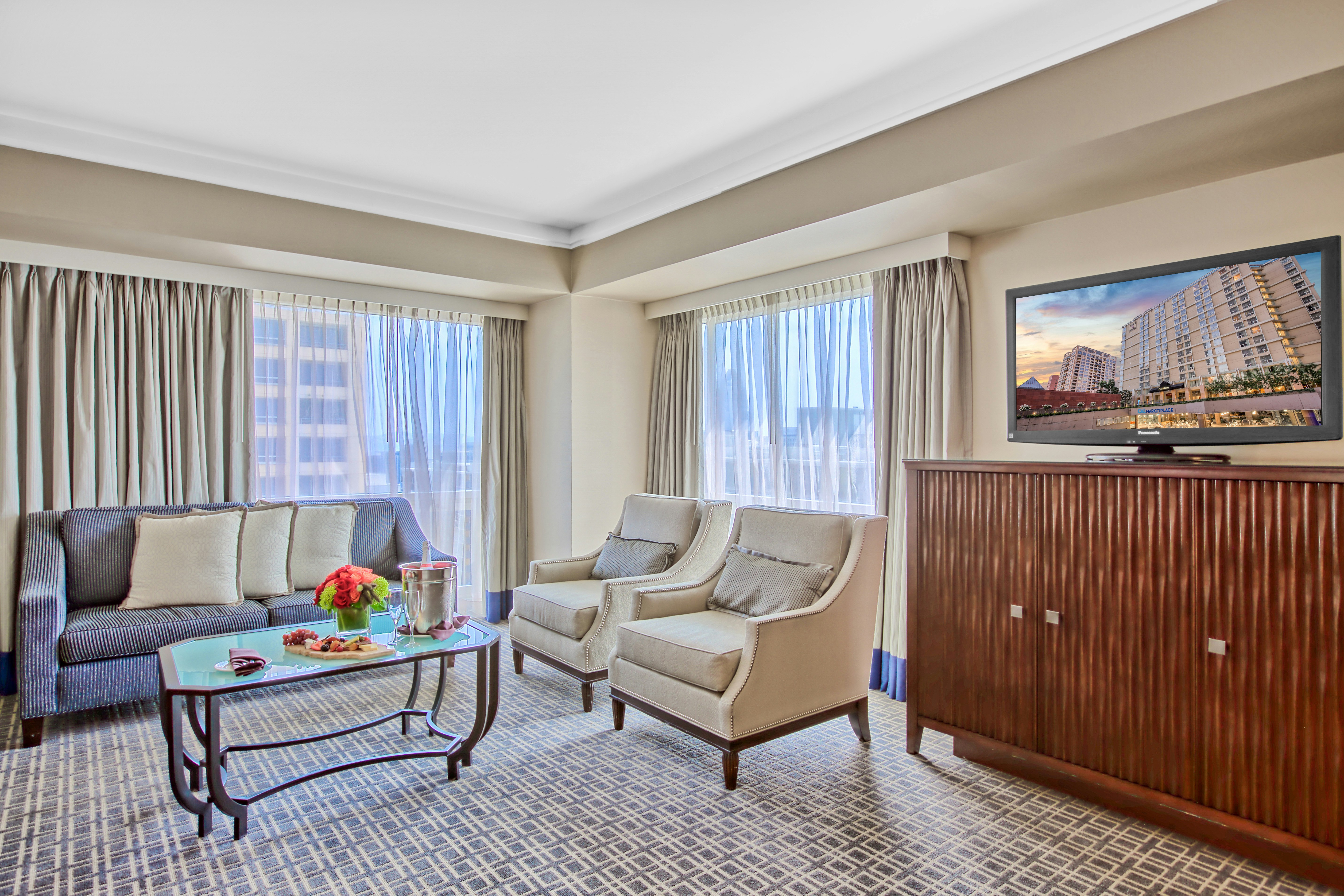 Omni Los Angeles Hotel At California Plaza 56/81