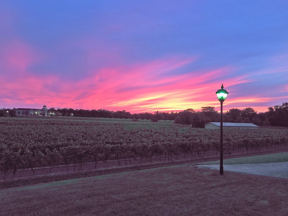 Riverbend Inn and Vineyard 57/63