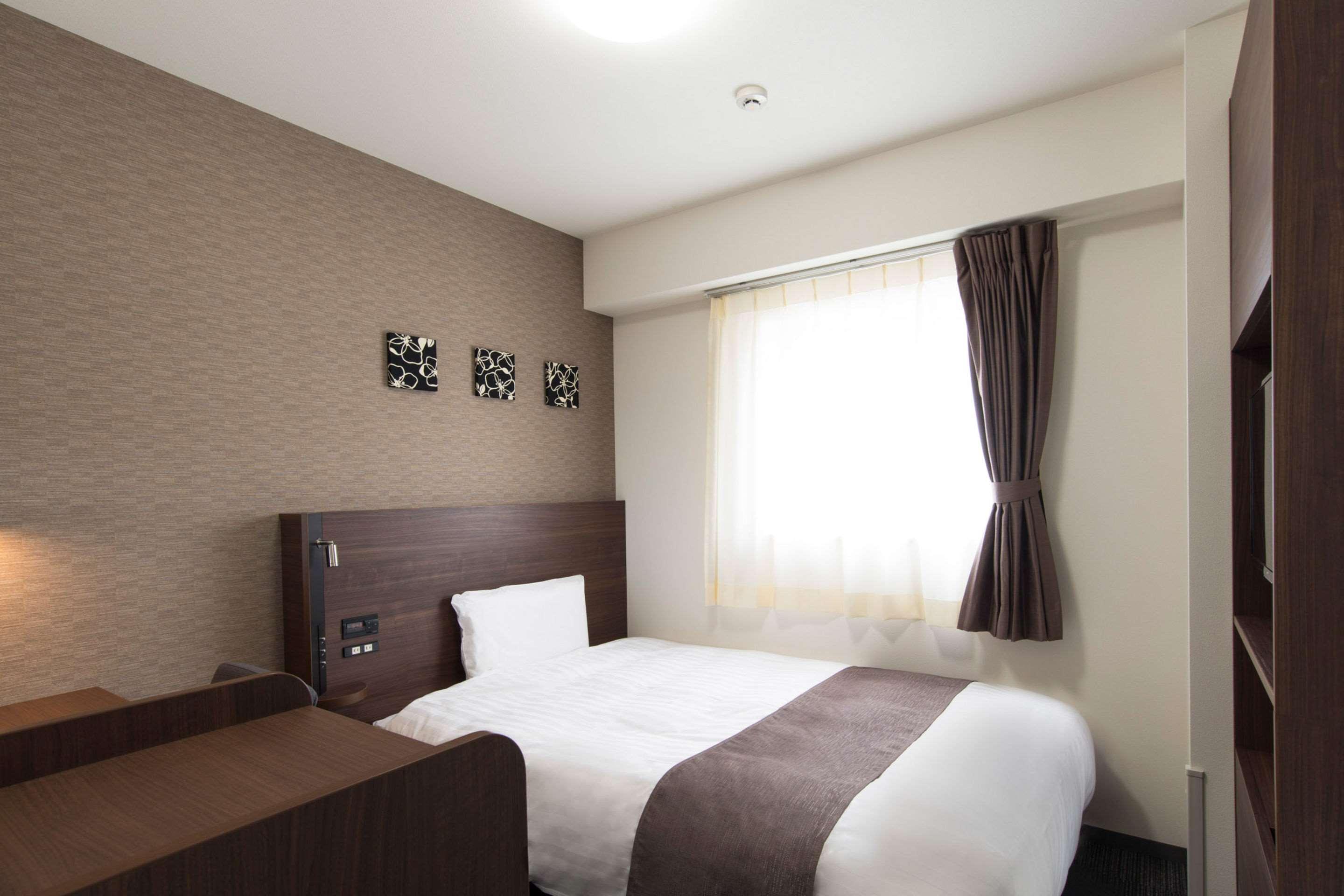 ROOM, DOUBLE BED