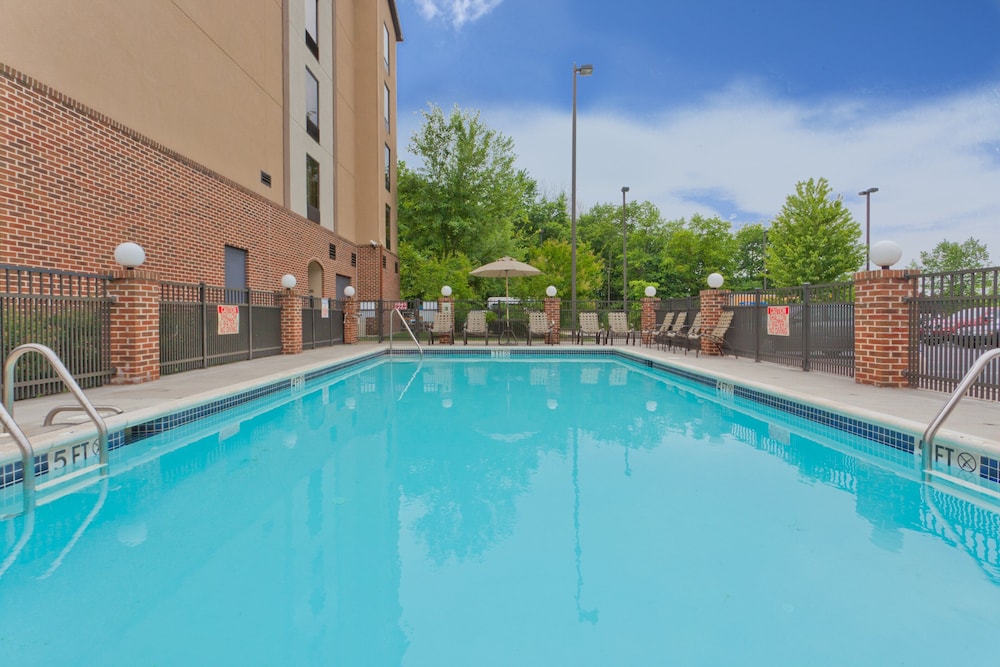 Holiday Inn Express Hotel And Suites Dover 39/60