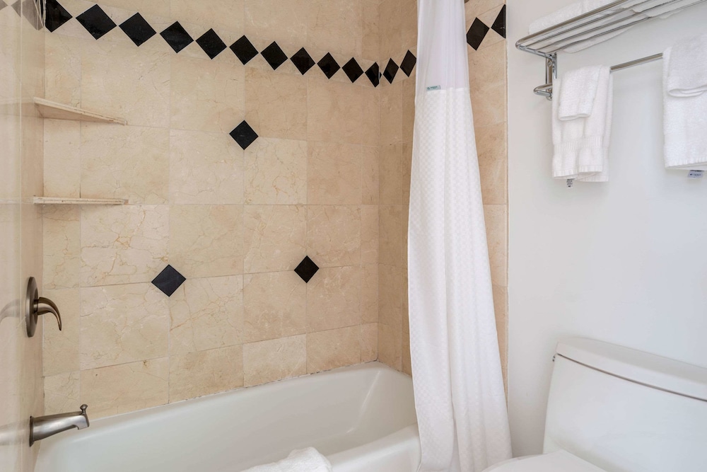 Signature Inn Berkeley 44/50