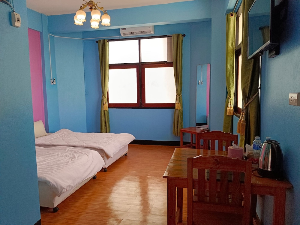 Royal Land Mae Klong Hotel 15/42