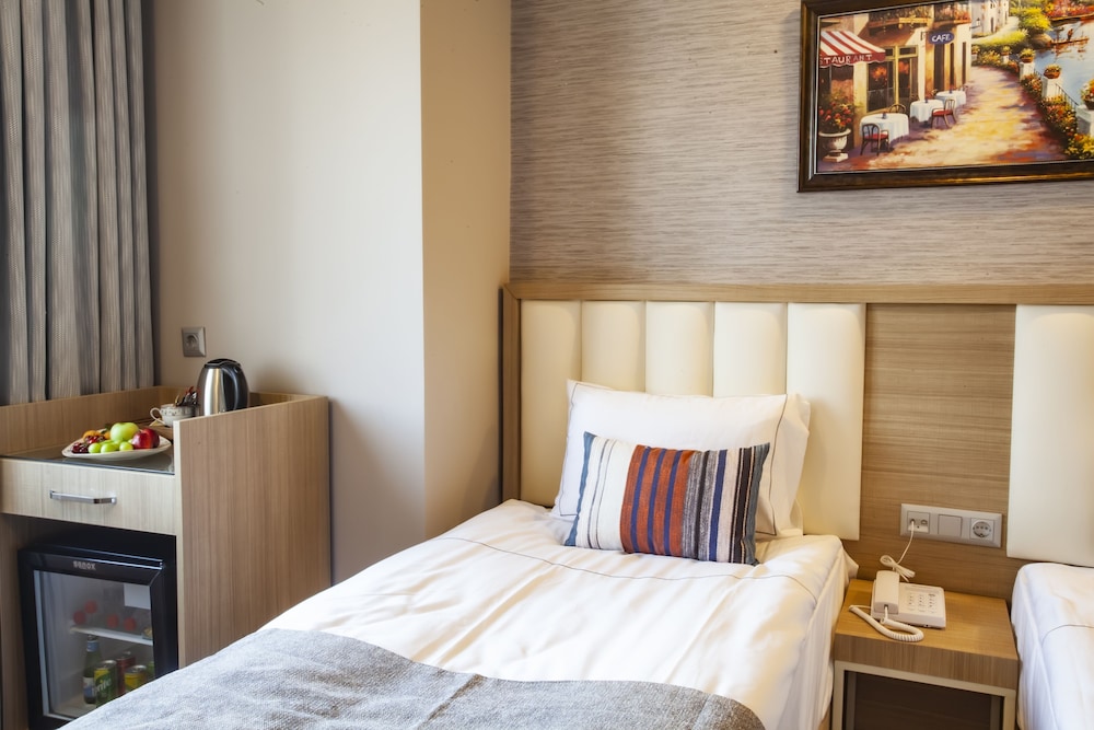 ECONOMY, TWIN BEDS, CITY VIEW