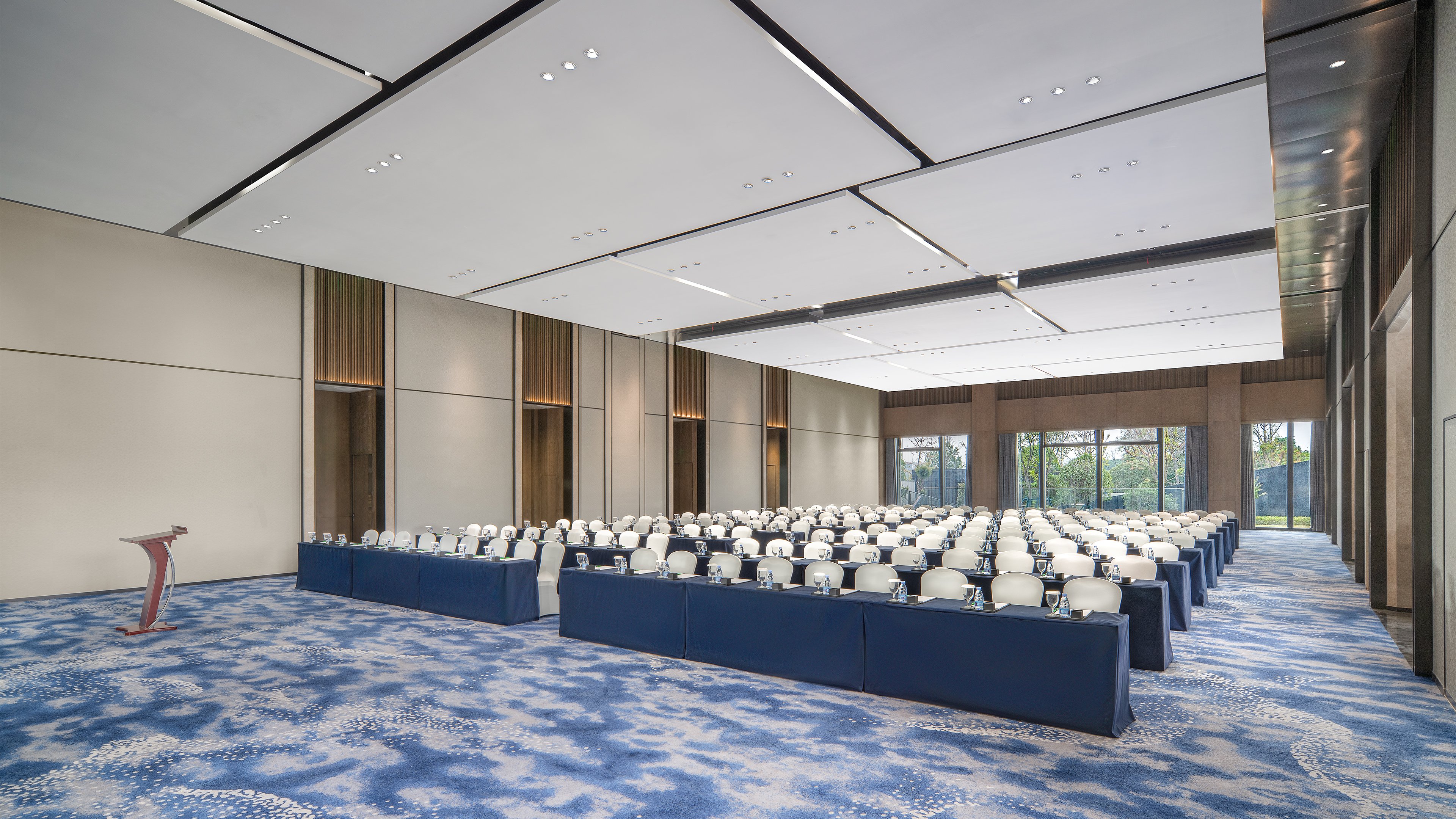 Holiday Inn Wuhan Houguan Lake by IHG 25/50