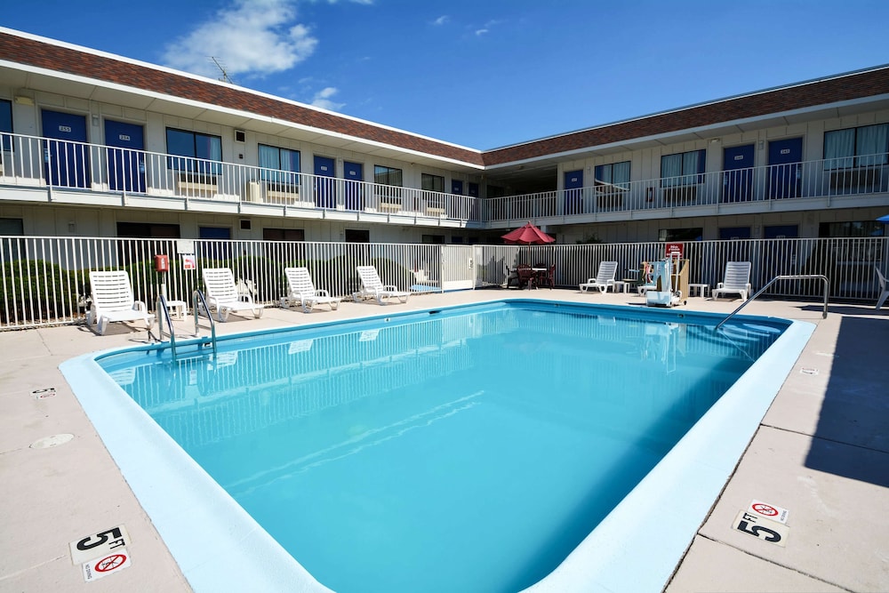 Motel6 Windsor Locks, CT - Hartford 50/66