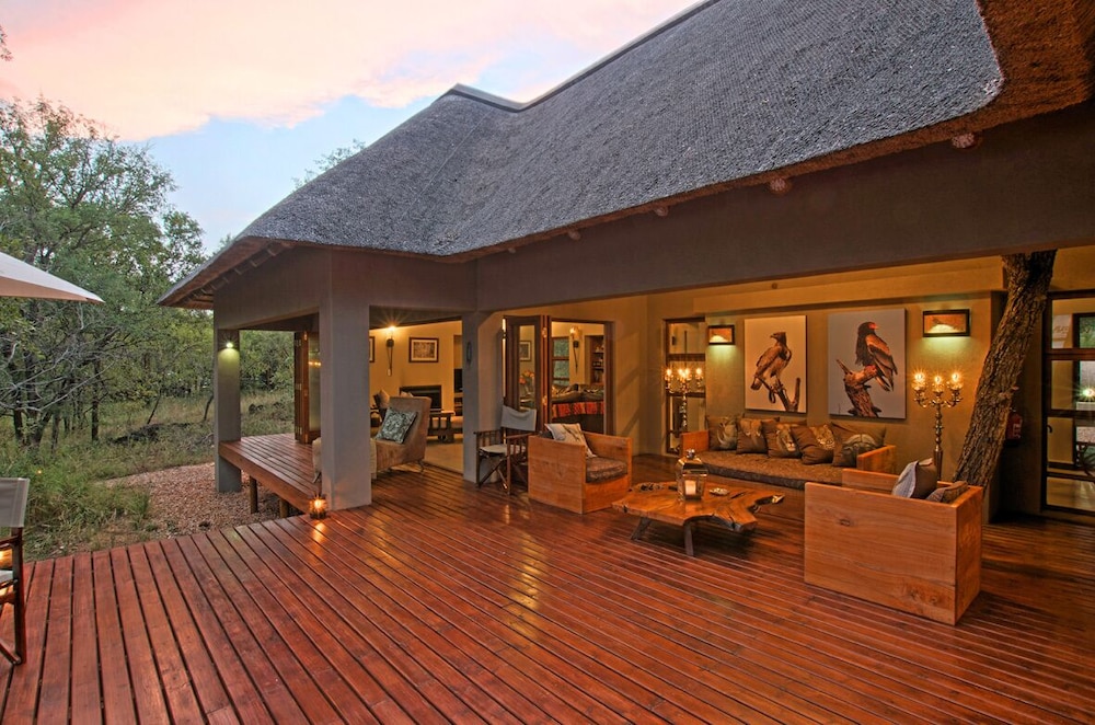 Raptor Retreat Game Lodge 7/24