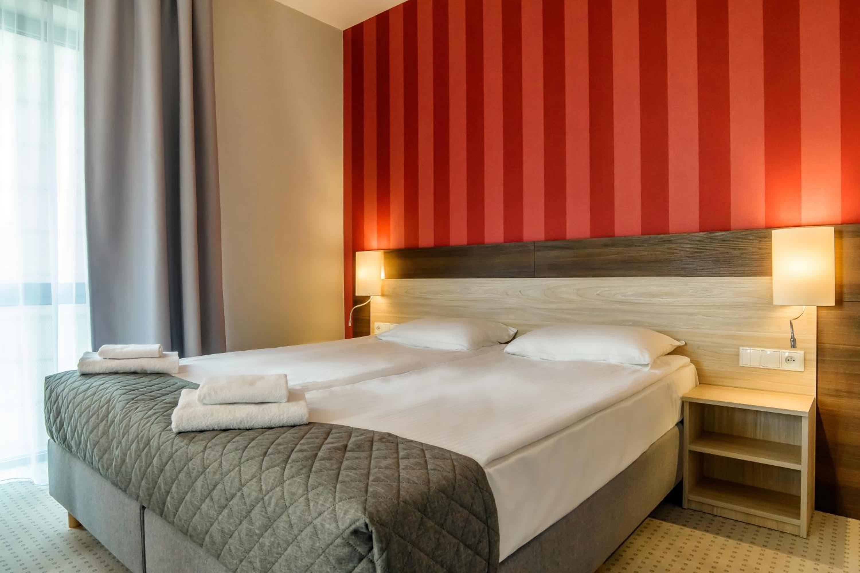 Room, King Bed