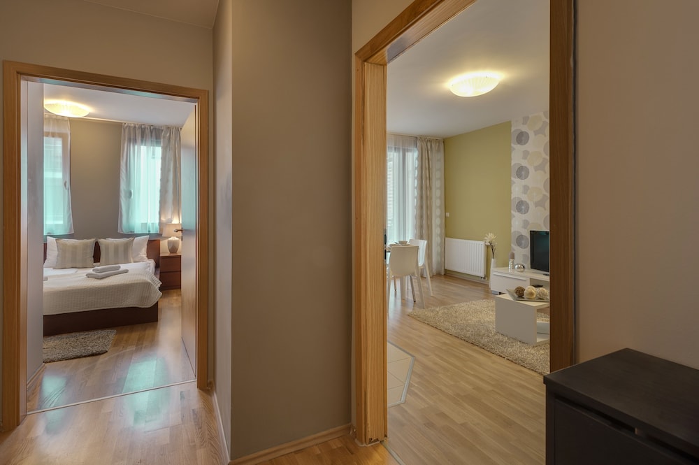 Central Passage Apartments 30/72