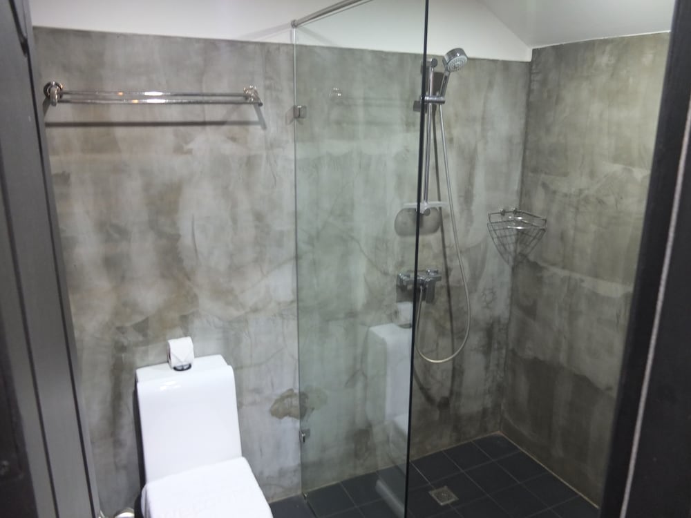 Baby Elephant Boutique Hotel 65/69