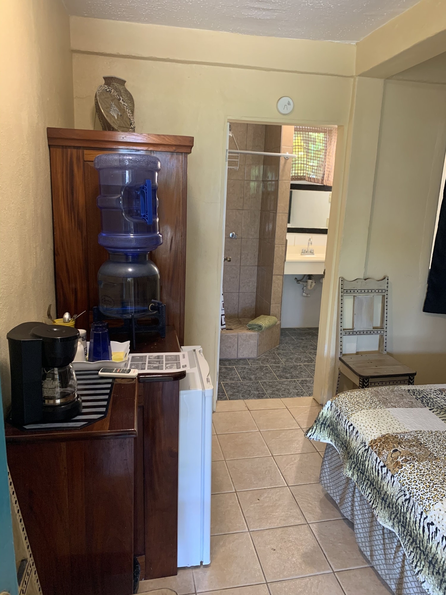 غرفة قياسية بسرير كوين بإطلالة على الفناء، All Seasons Guest House 6/8