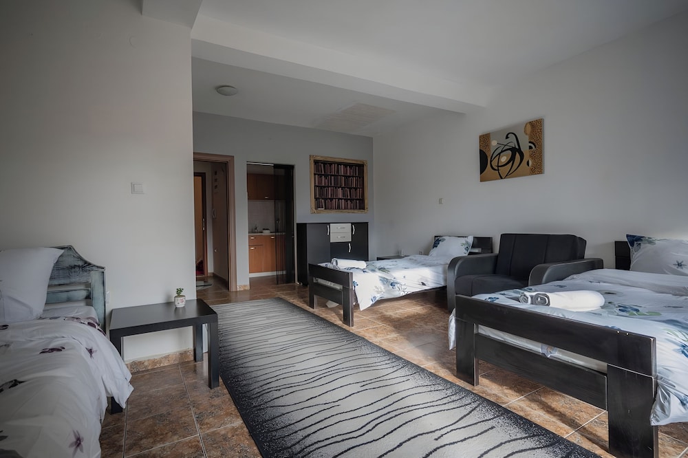 1 BEDROOM, DELUXE, STUDIO