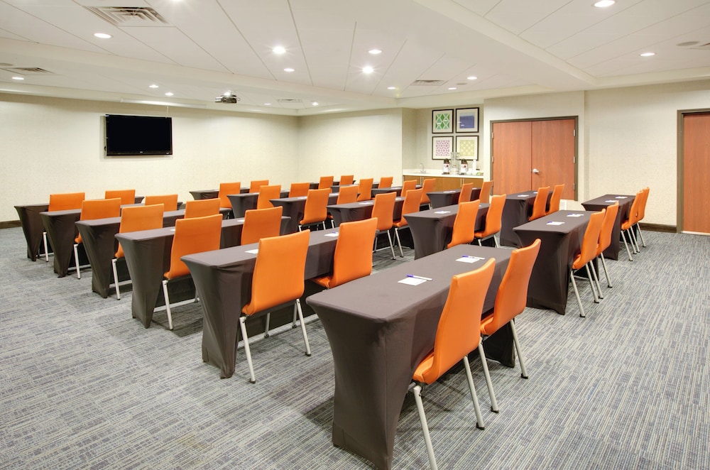 Holiday Inn Express Hotel And Suites Denton Unt Twu 60/68