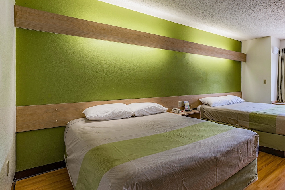 Motel6 Charlotte, NC - University 28/45