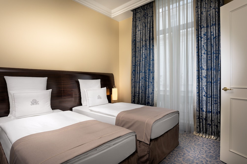 Hotel Atlantic Hamburg, Autograph Collection 9/42