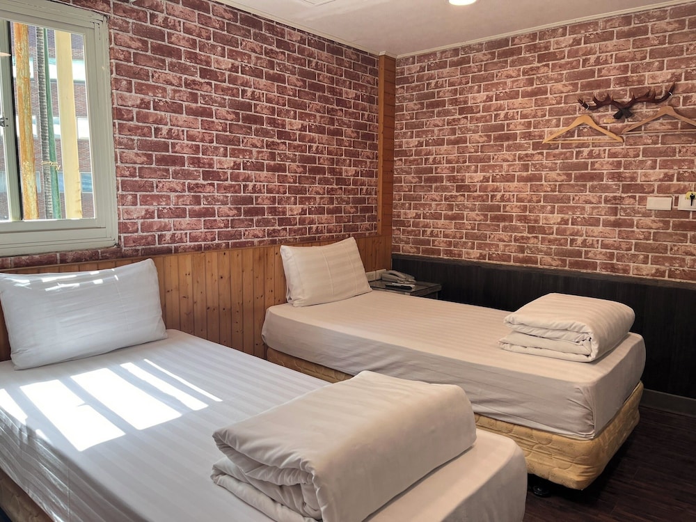 DELUXE, TWIN BEDS