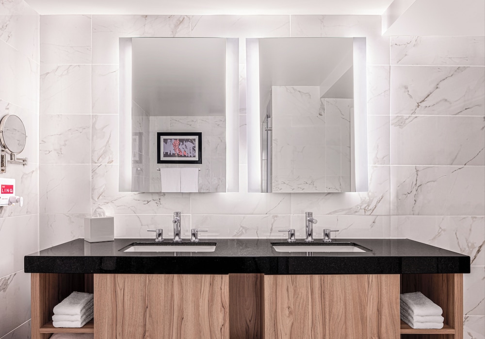 The LINQ Hotel & Casino - A Caesars Rewards Destination 53/54