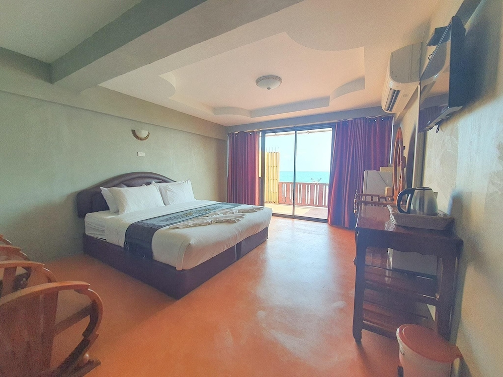 Jirawan Hotel 8/23