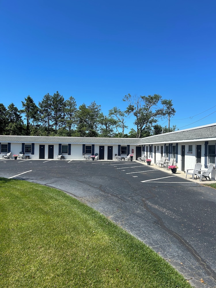 Boulevard Motel 53/63
