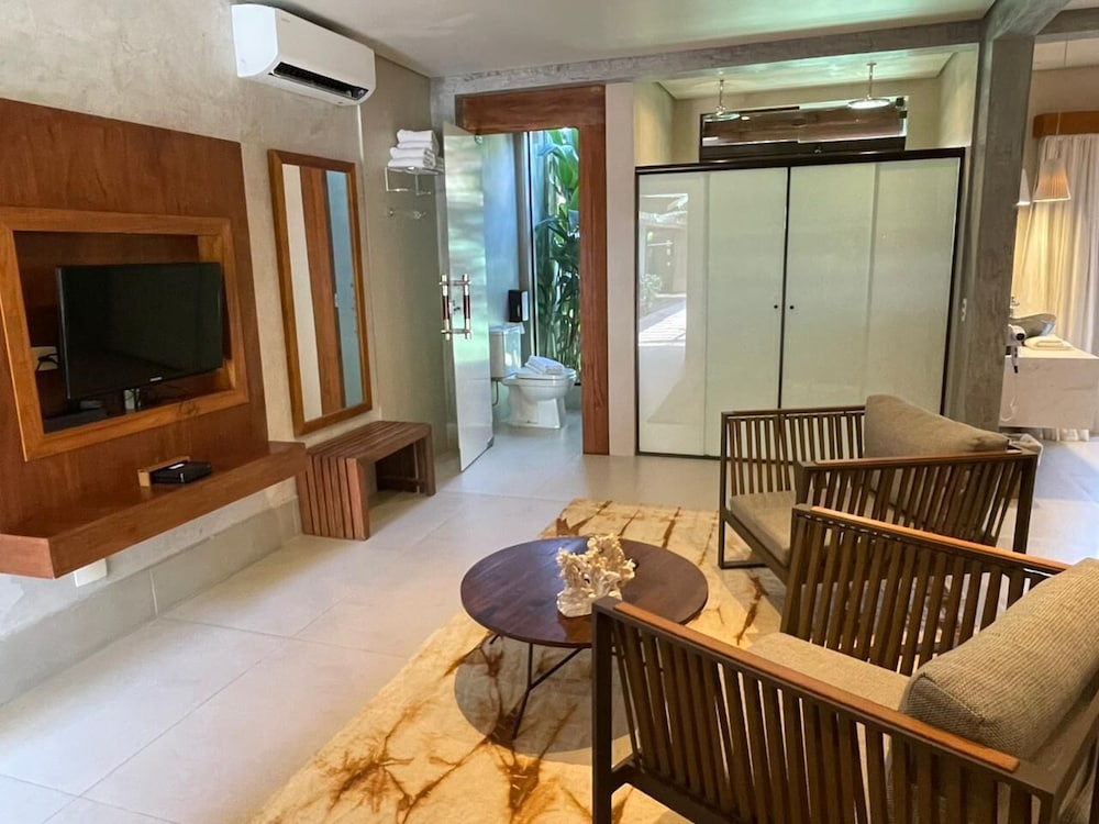 Hiu Hotel 30/50