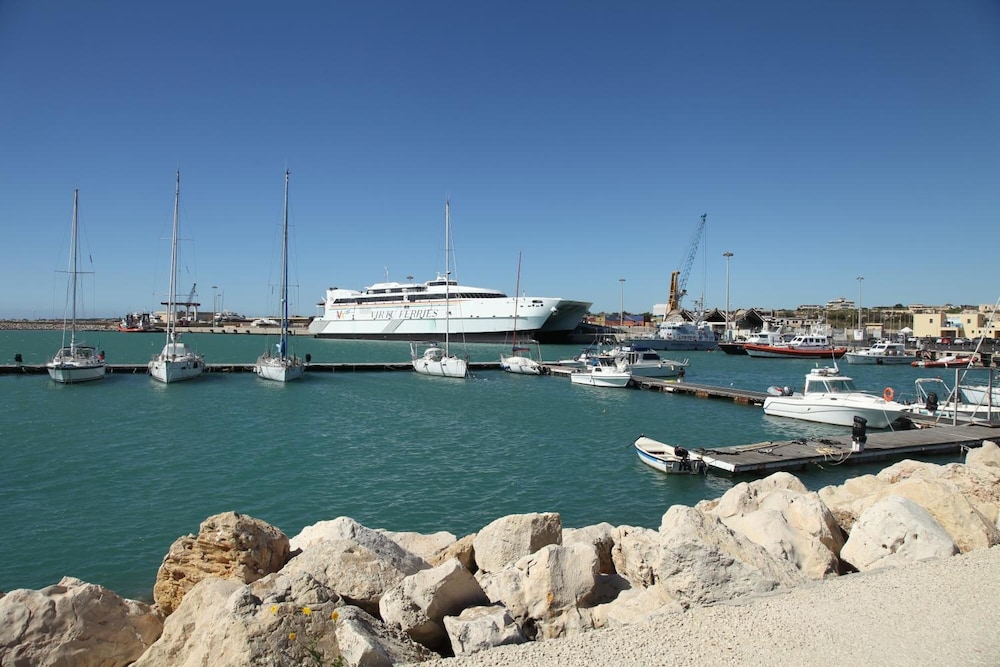Hotel Nautico Pozzallo 64/68