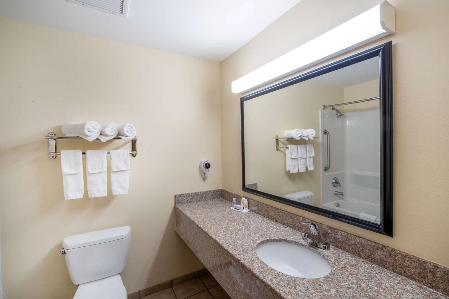 Baymont By Wyndham Savannah South 47/49