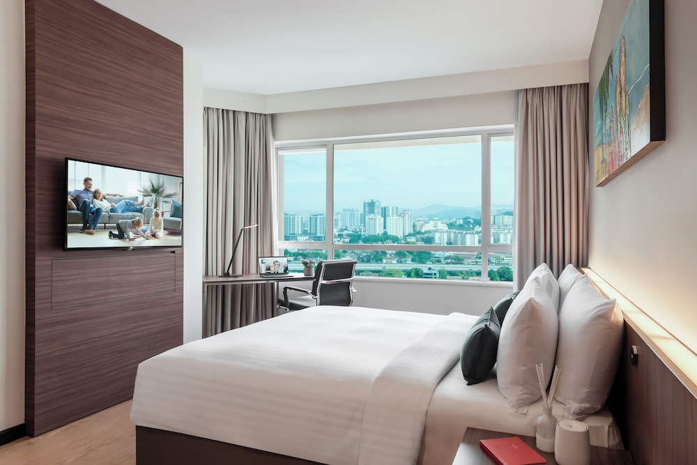 1 BEDROOM, DELUXE, KING BED, CORNER