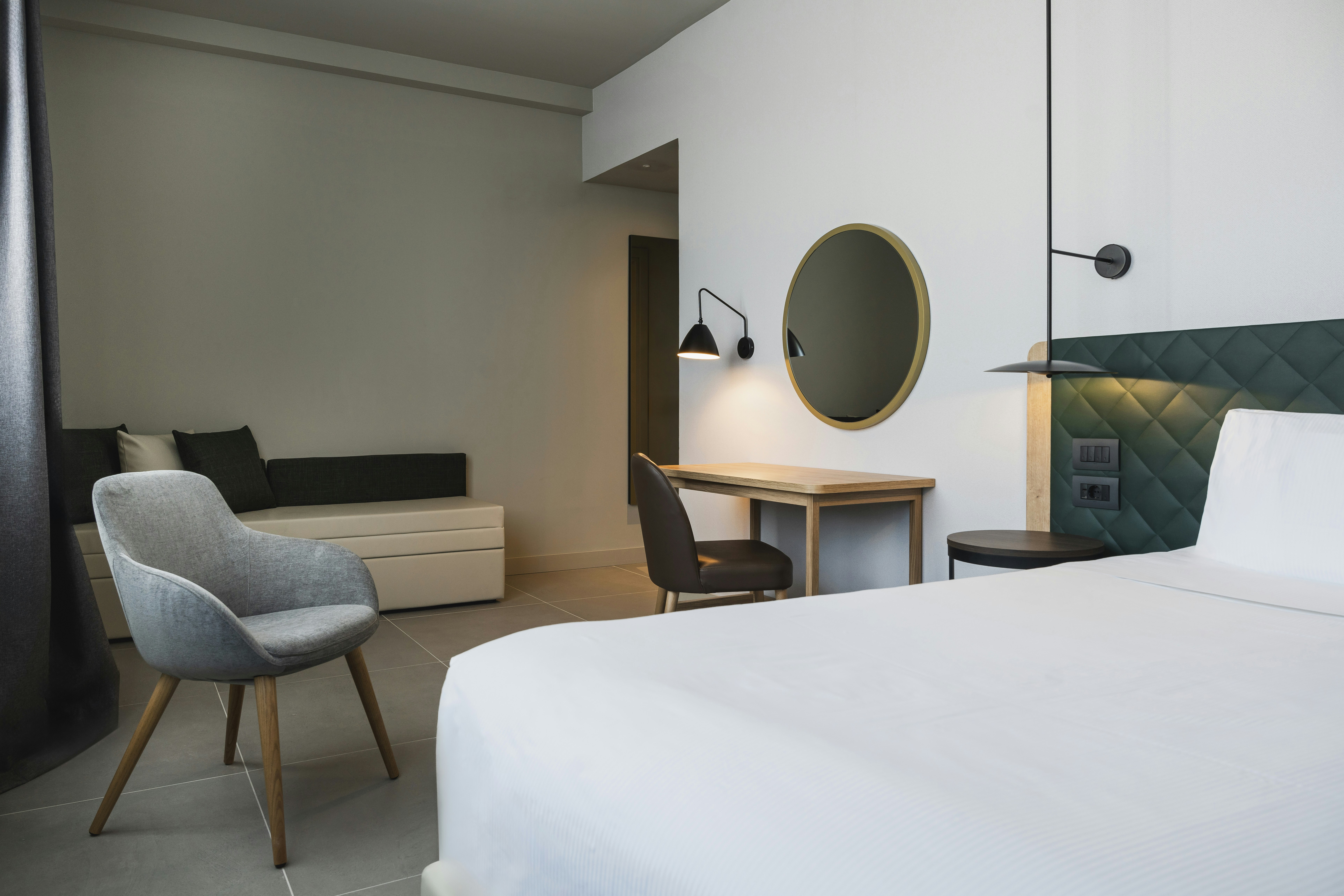 2 BEDROOMS, SUITE, KING BED