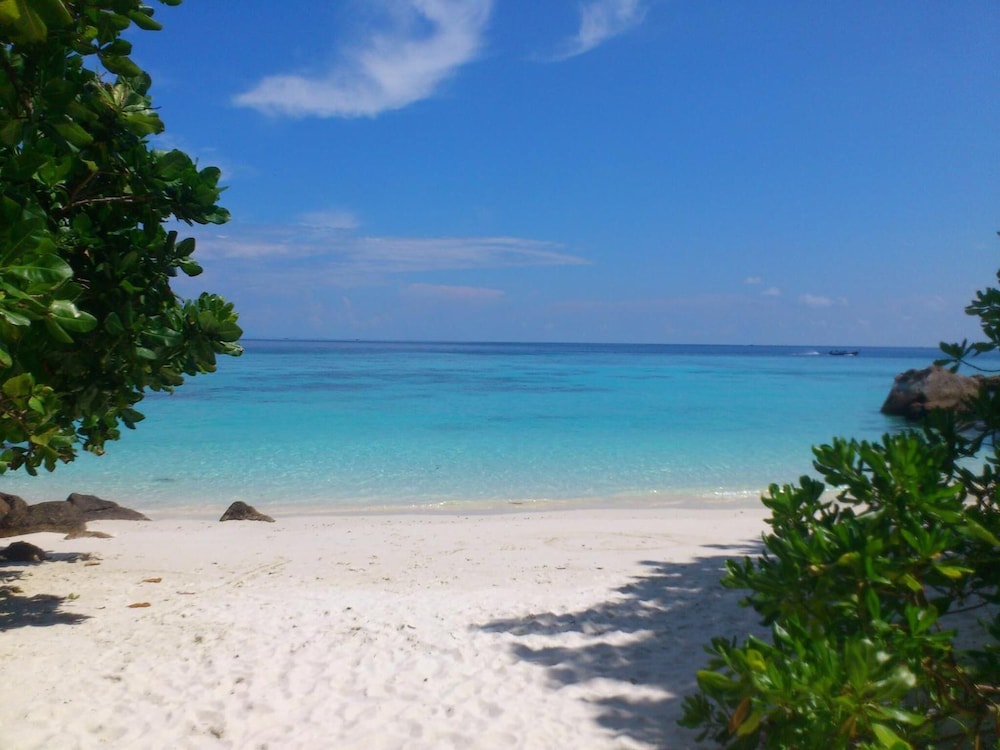 Ten Moons Lipe Resort 31/50