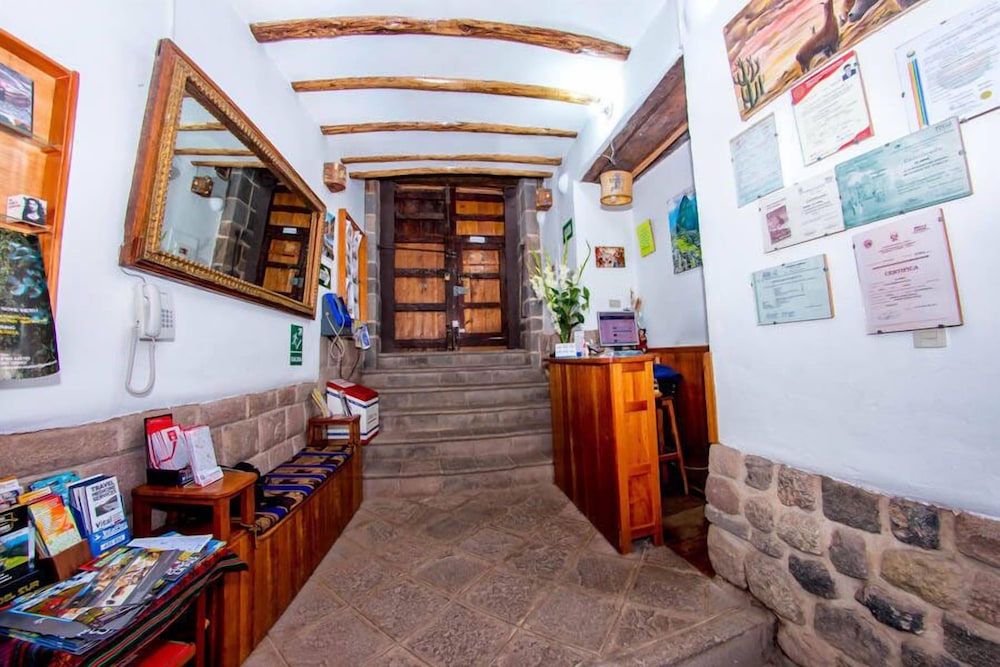 Hostal El Grial 49/53