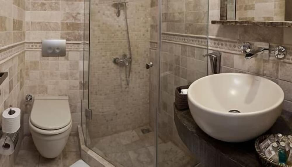 Assos Behram Hotel 38/43