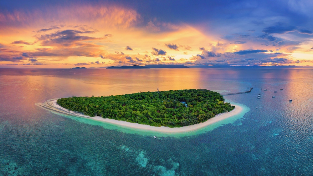 GREEN ISLAND RESORT 19/28