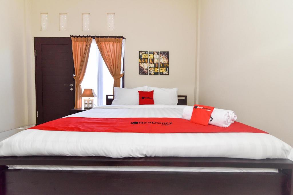 Reddoorz Plus Near Jalan Imam Bonjol Denpasar 11/28
