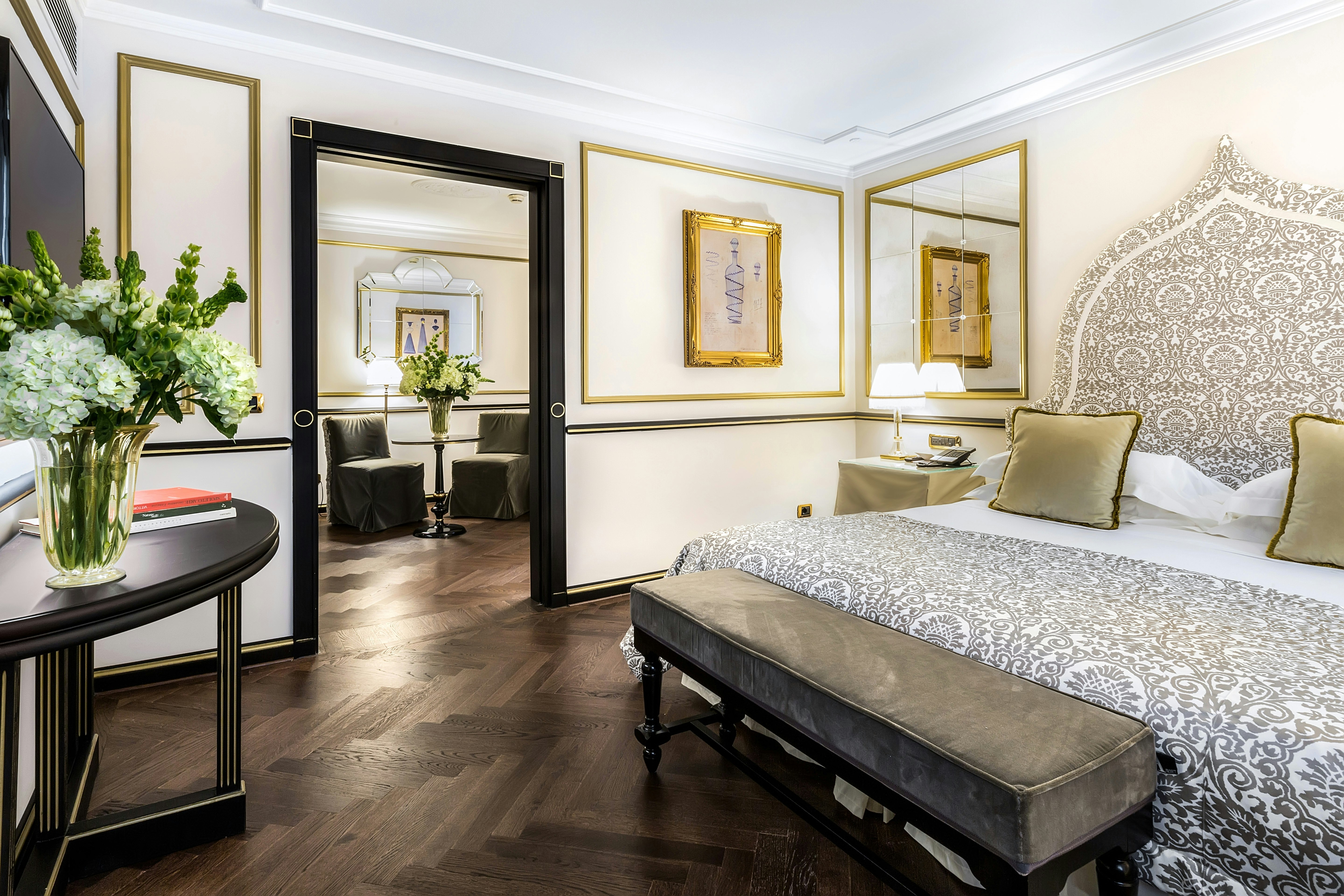 GRAND, SUITE