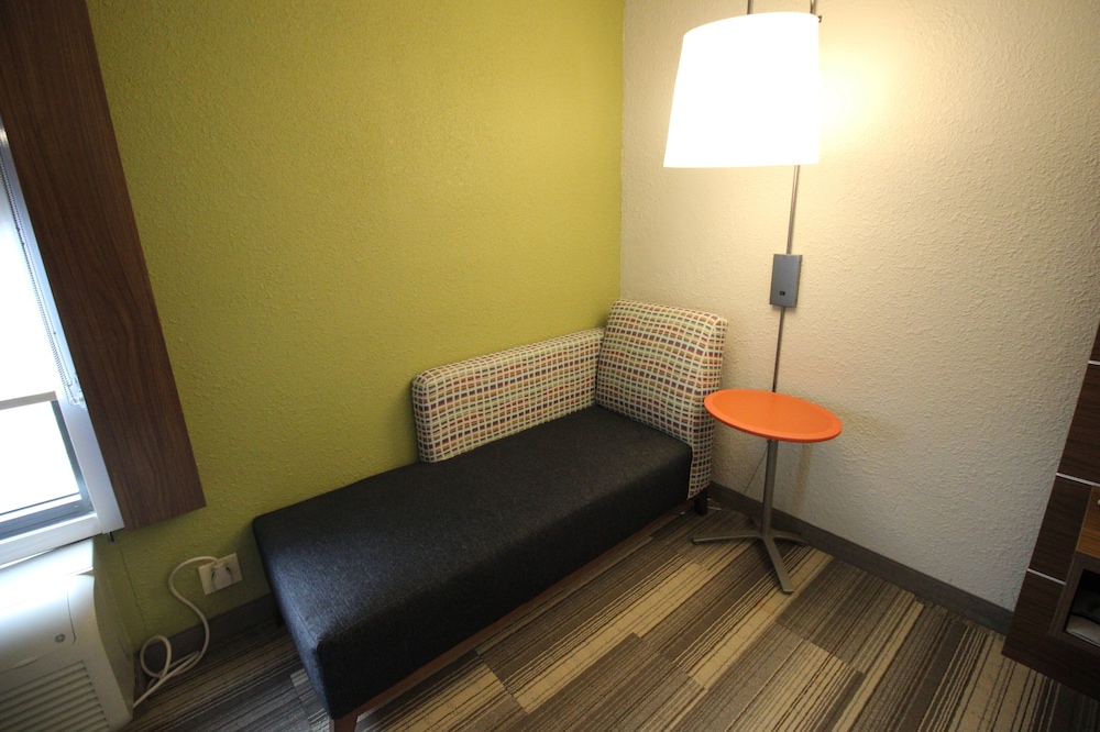 Holiday Inn Express and Suites Houston - Memorial Park Area 20/45