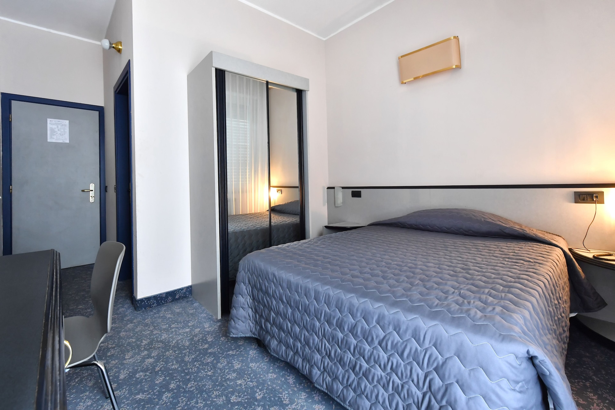 ROOM, SINGLE