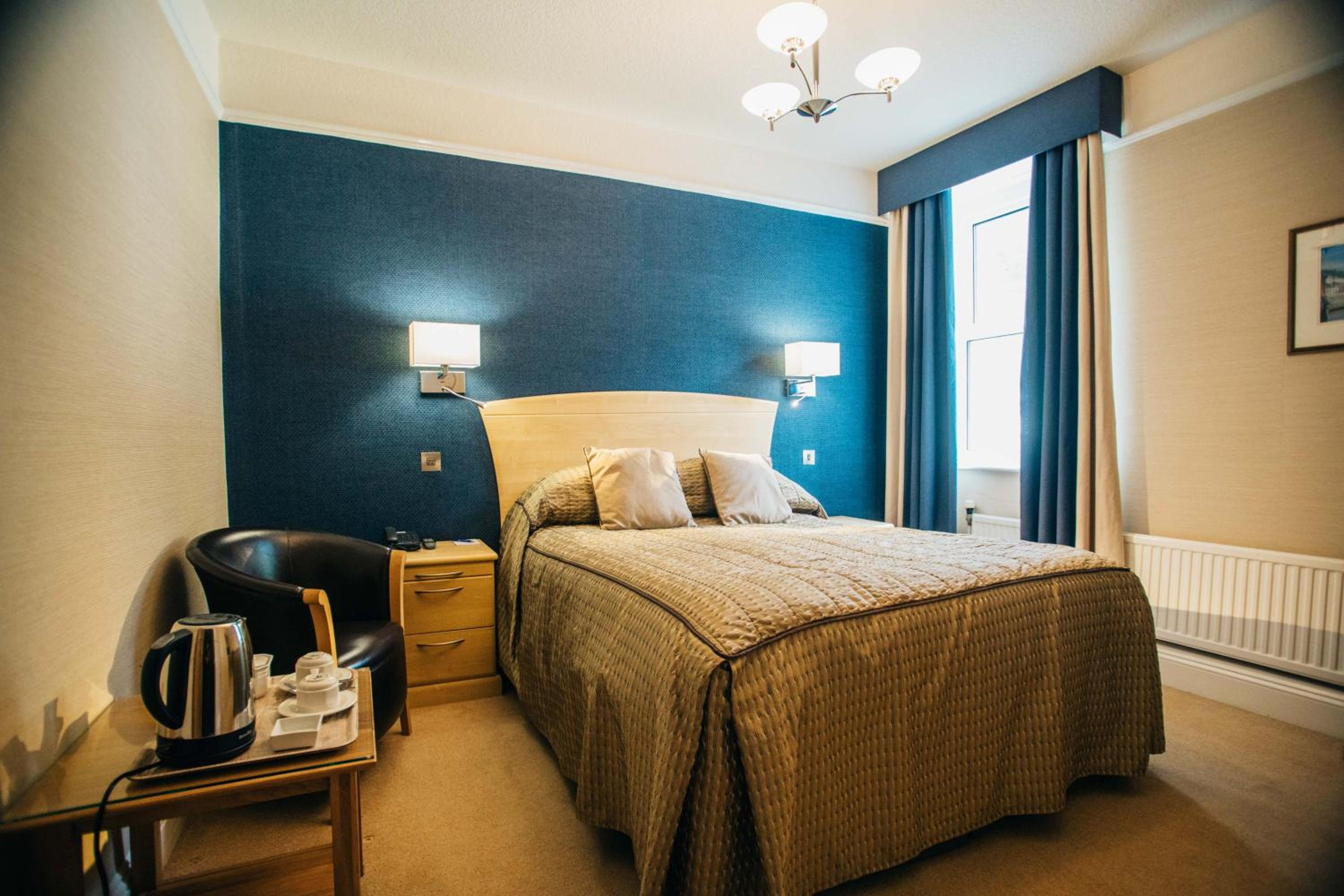 غرفة بسرير مزدوج بإطلالة على الحديقة، Trefeddian Hotel 5/8