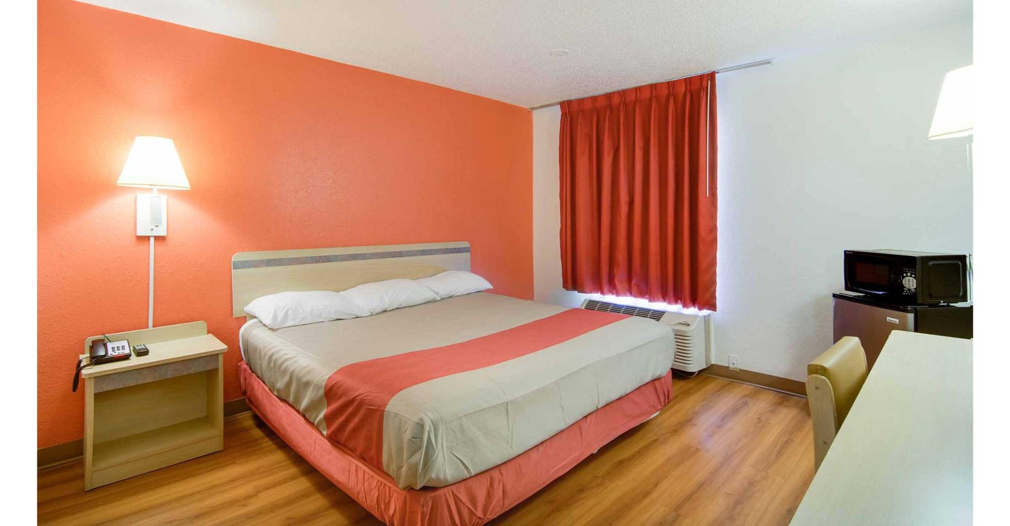 Motel6 Waukegan, IL 29/63