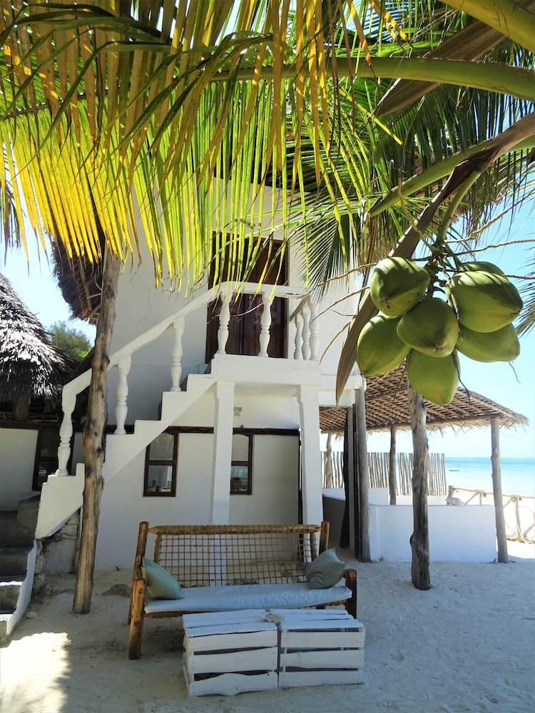 Makuti Beach Bungalows 11/65