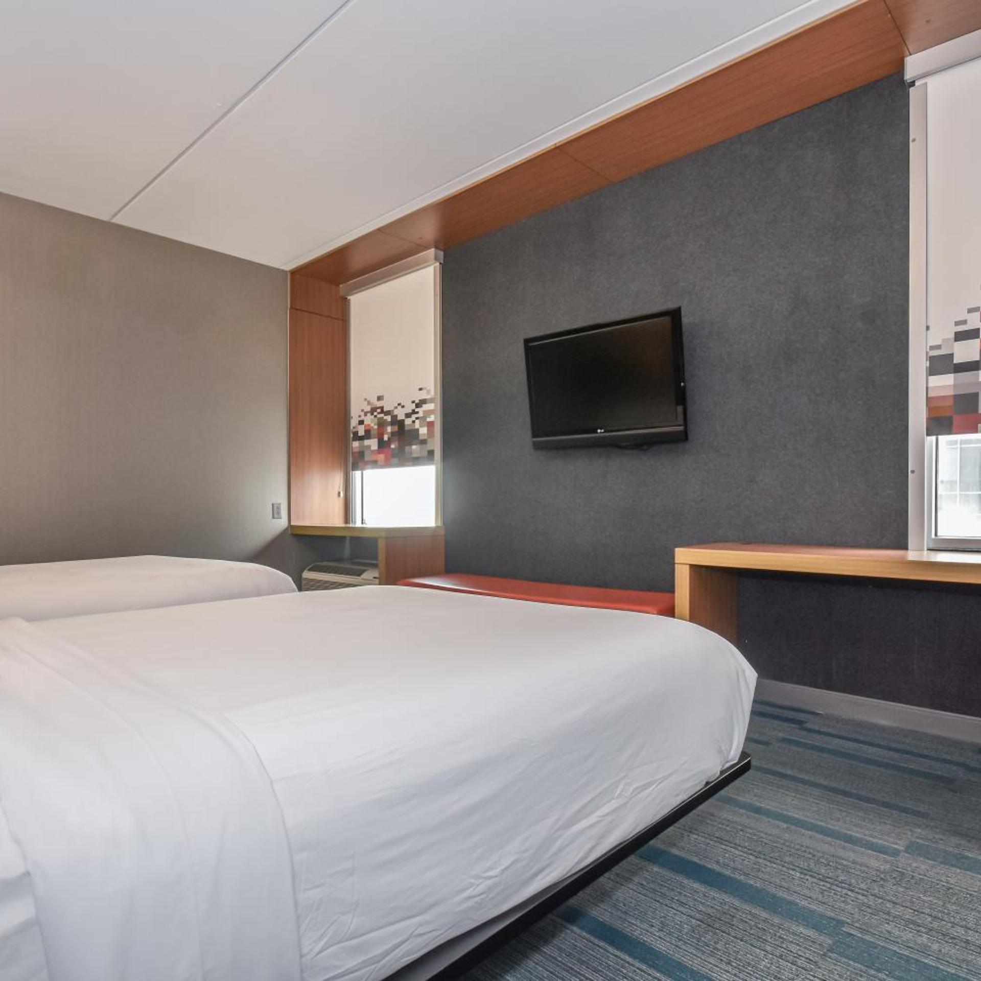 Aloft, Guest Room, 2 Queen Beds، Aloft Charlotte City Center 3/10
