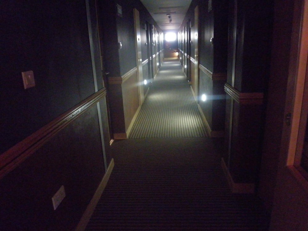 Aquarian Tide Hotel 25/44