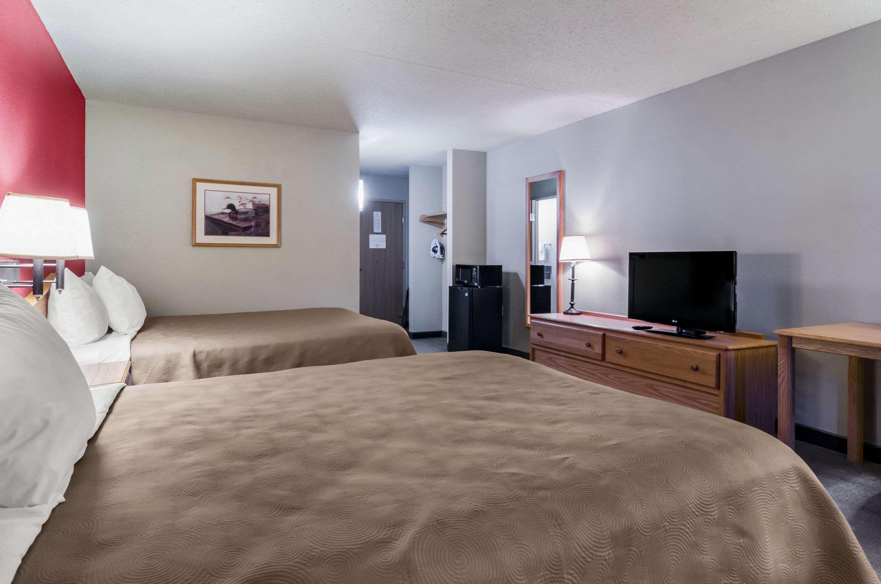 غرفة بسريرين كوين، Rodeway Inn Hesston, KS 3/3