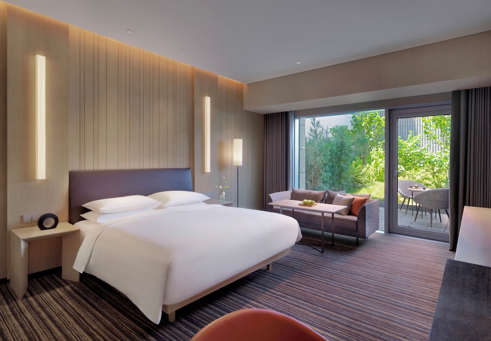غرفة بسرير كينج بشرفة، Hyatt Regency Beijing Wangjing 2/4